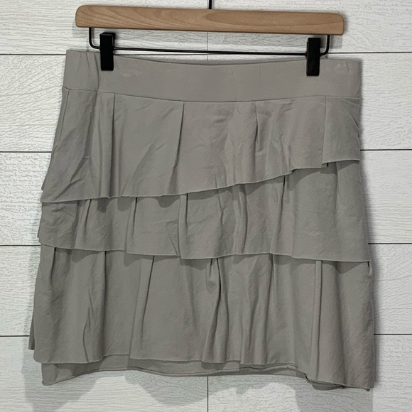 LOFT Dresses & Skirts - NWT LOFT Grey Layered Skirt Size Medium